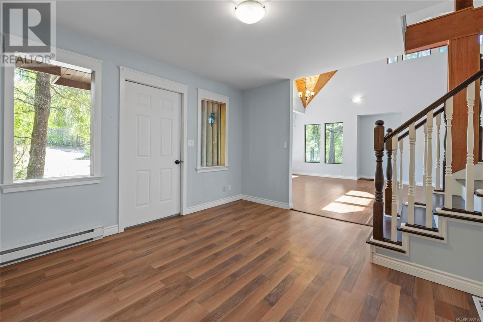6054 ISLAND HIGHWAY WEST Image 32