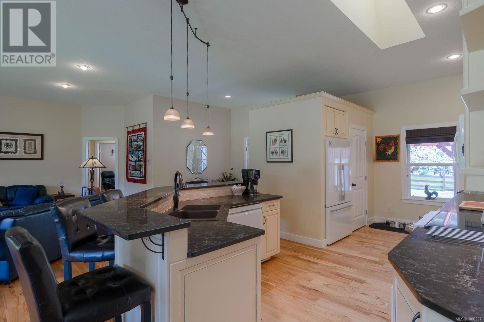 4426 COWICHAN LAKE ROAD Image 12