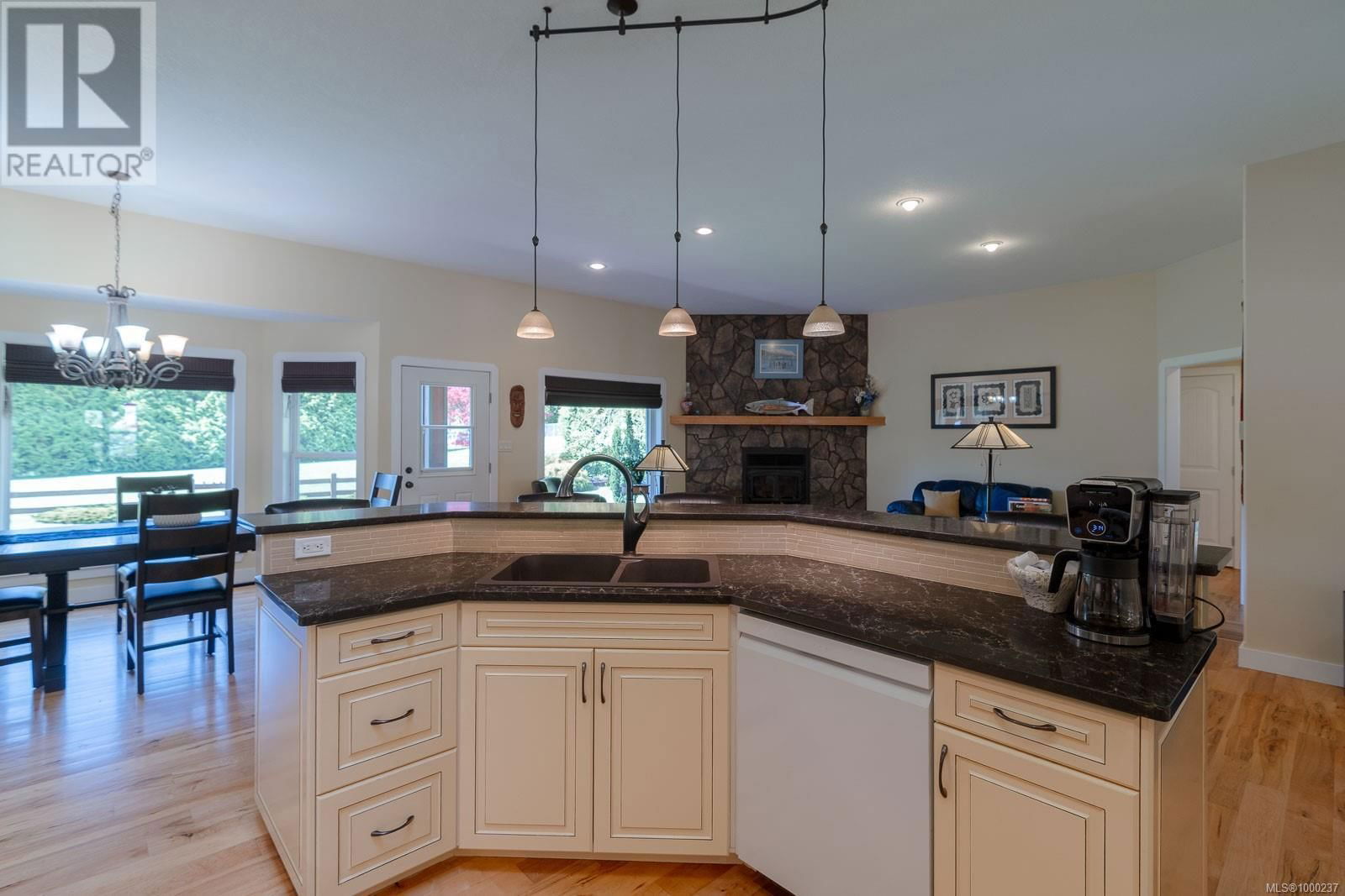 4426 COWICHAN LAKE ROAD Image 14