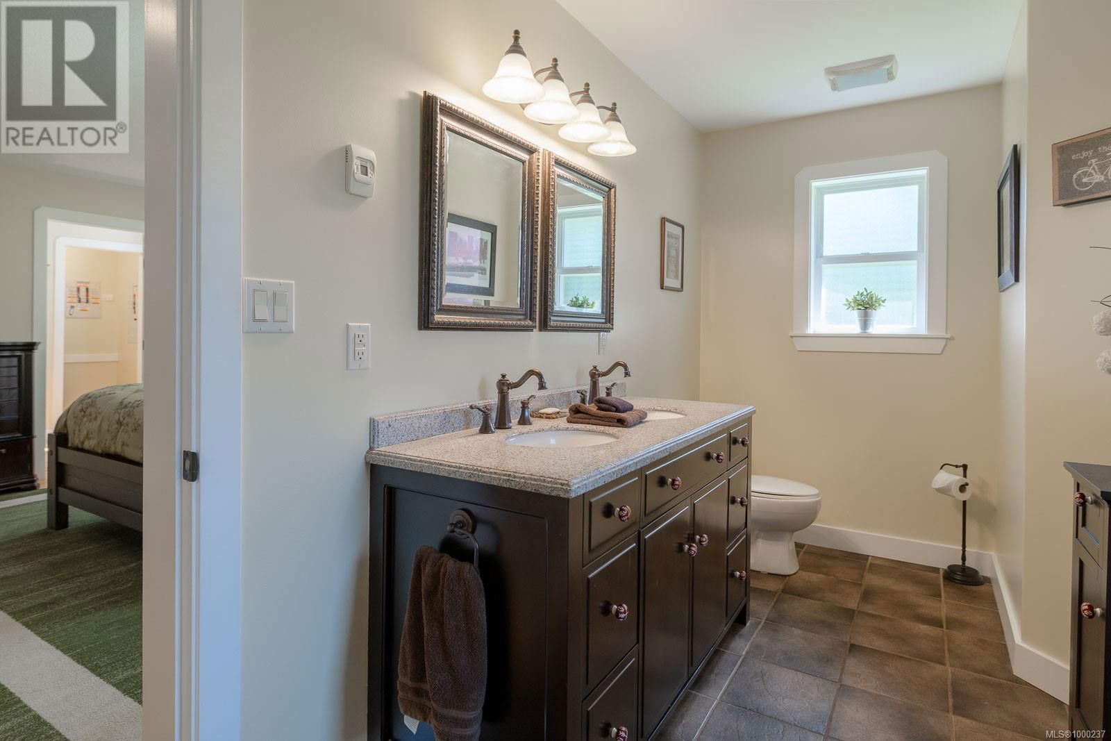 4426 COWICHAN LAKE ROAD Image 25