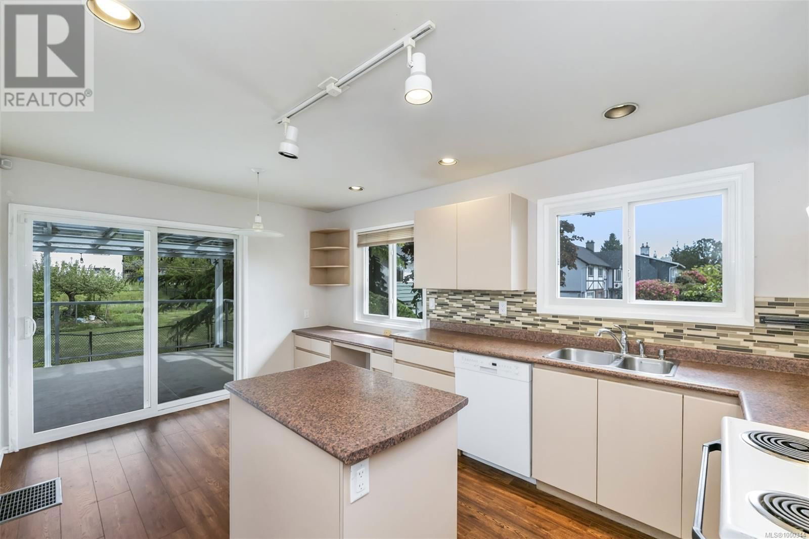 1616 SARITA PLACE Image 12