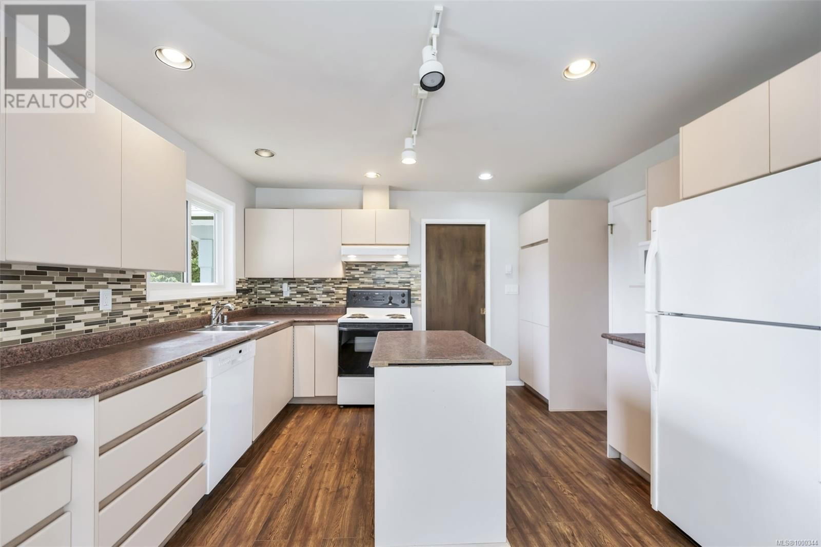 1616 SARITA PLACE Image 13