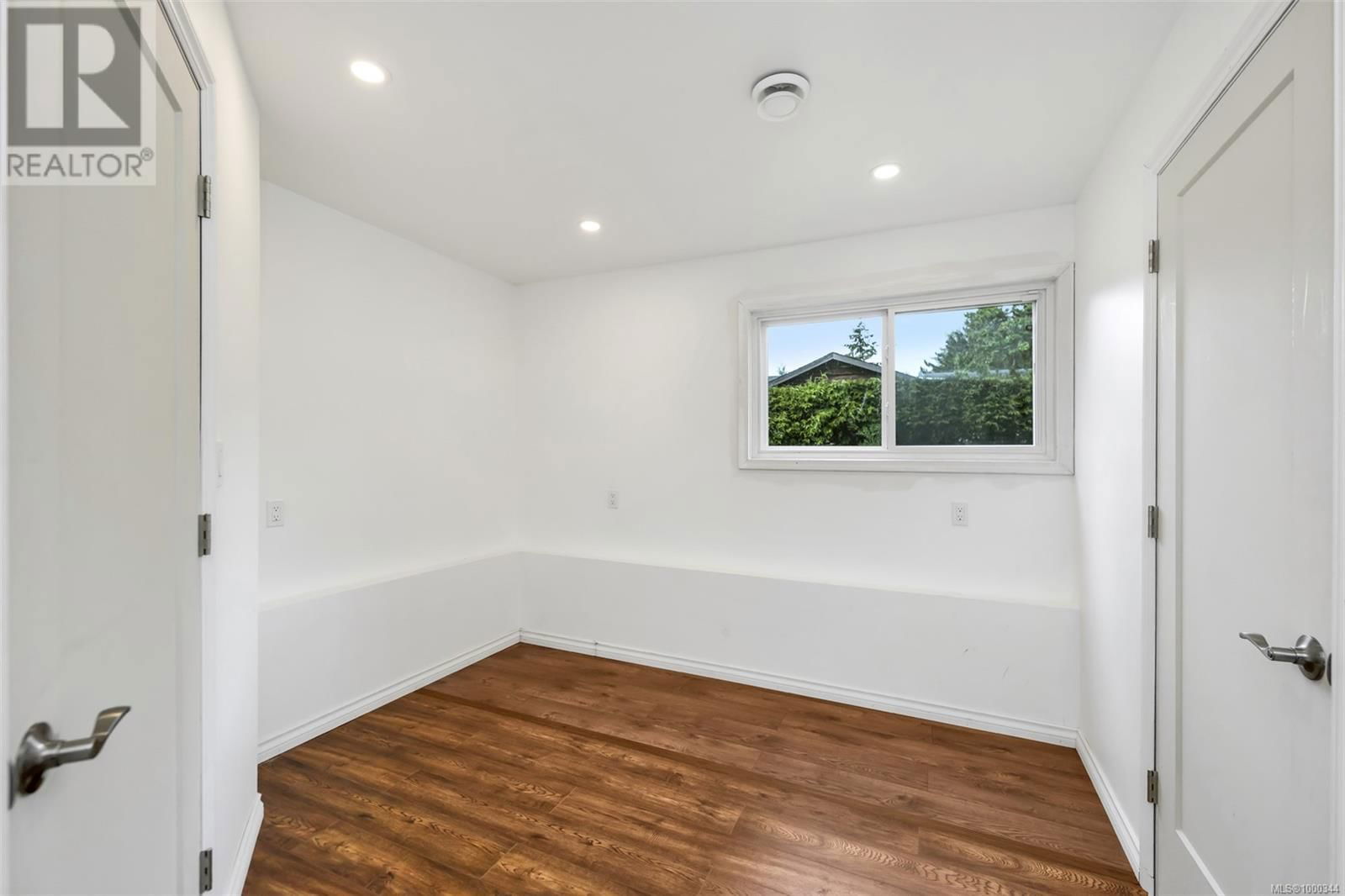 1616 SARITA PLACE Image 30