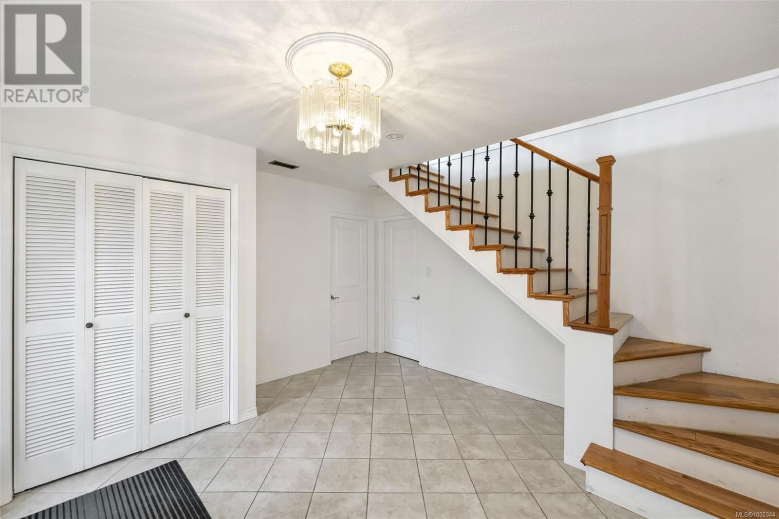 1616 SARITA PLACE Image 31