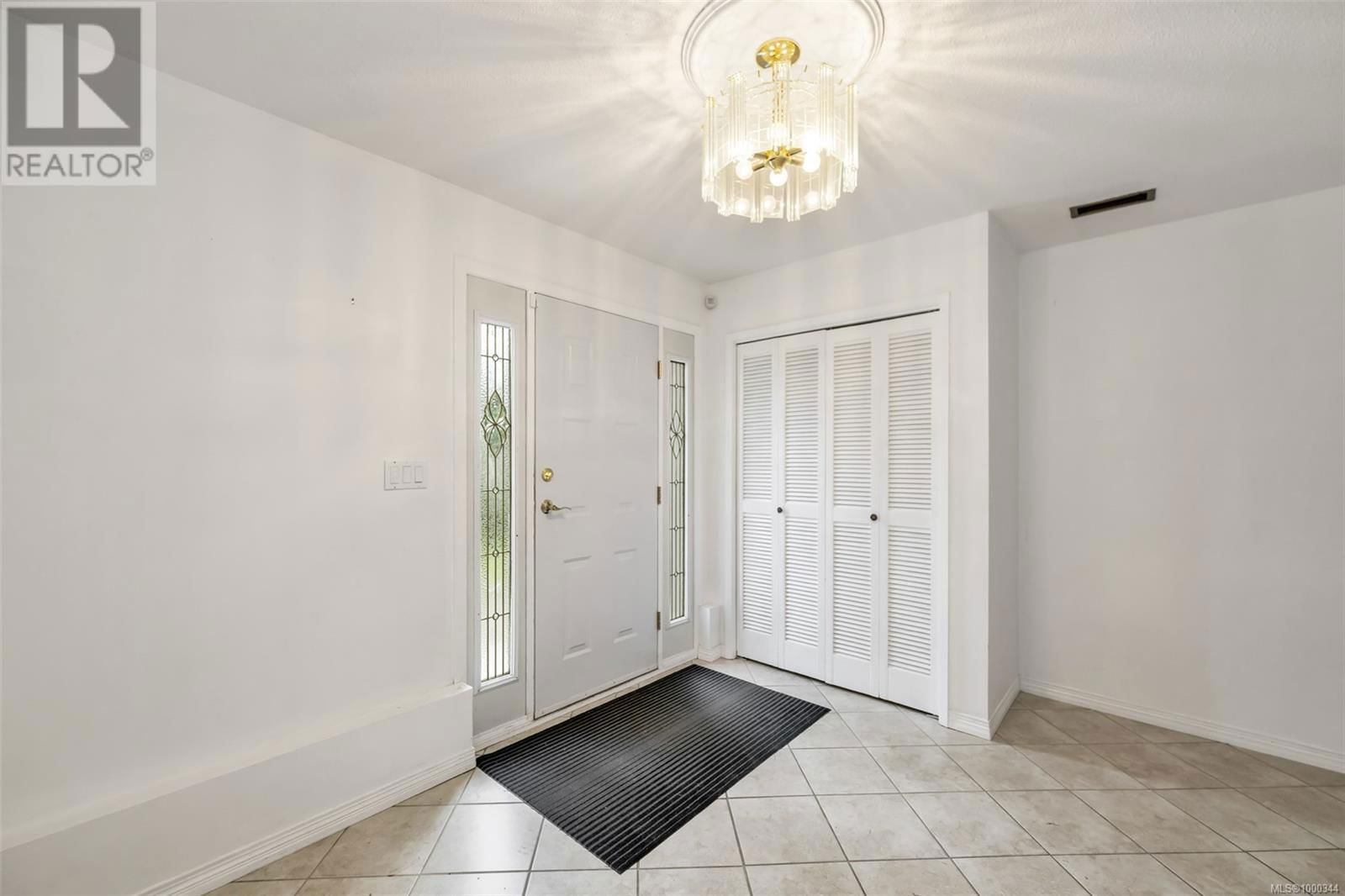 1616 SARITA PLACE Image 32