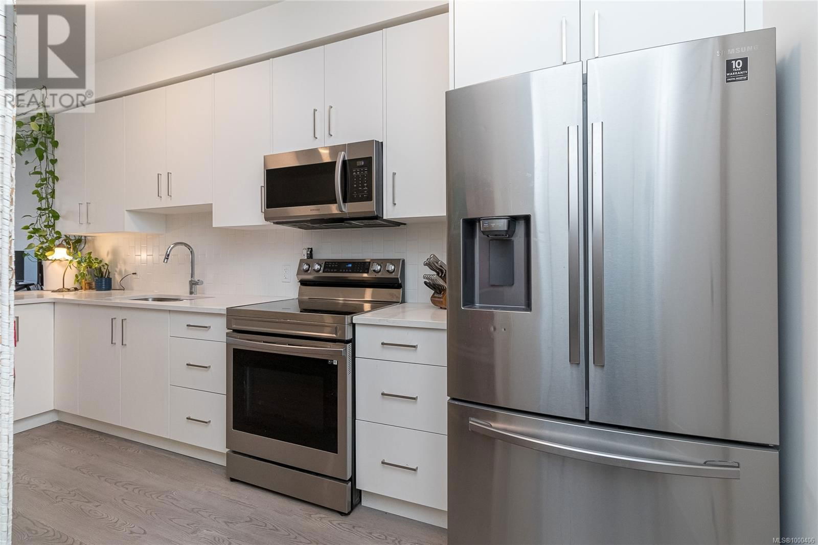 207 - 707 TREANOR AVENUE Image 5