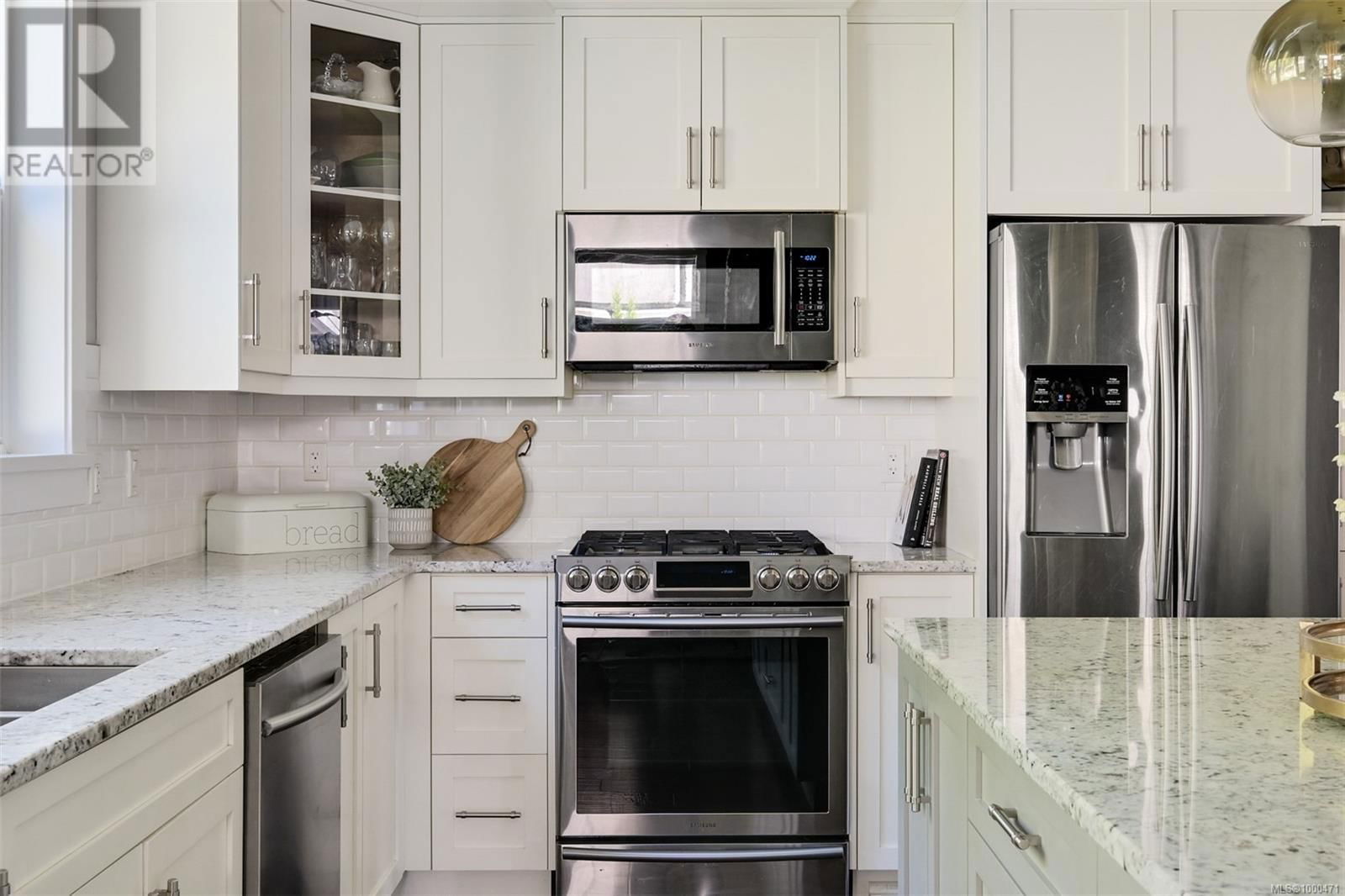 856 HAYDEN PLACE Image 11