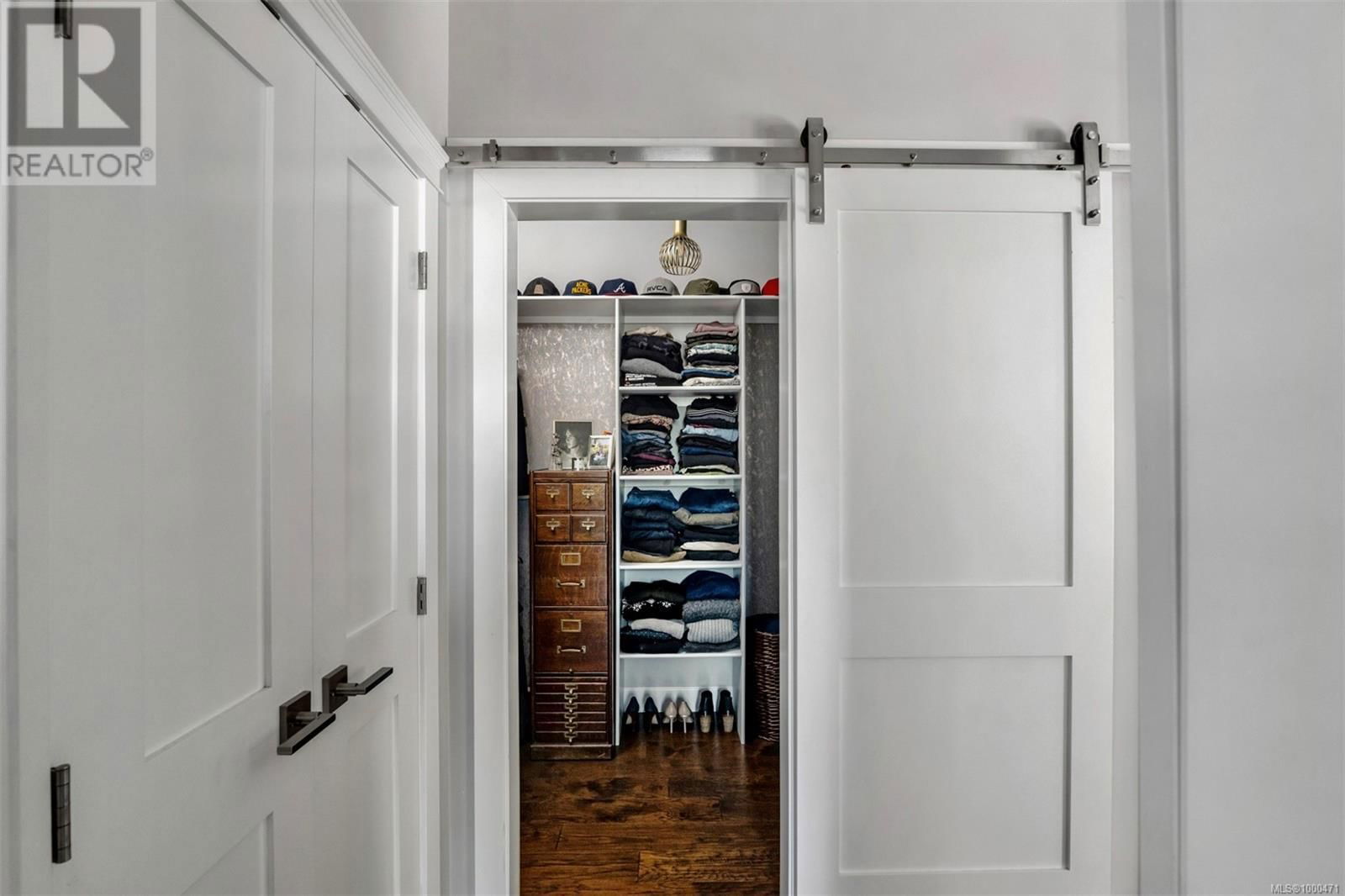 856 HAYDEN PLACE Image 23
