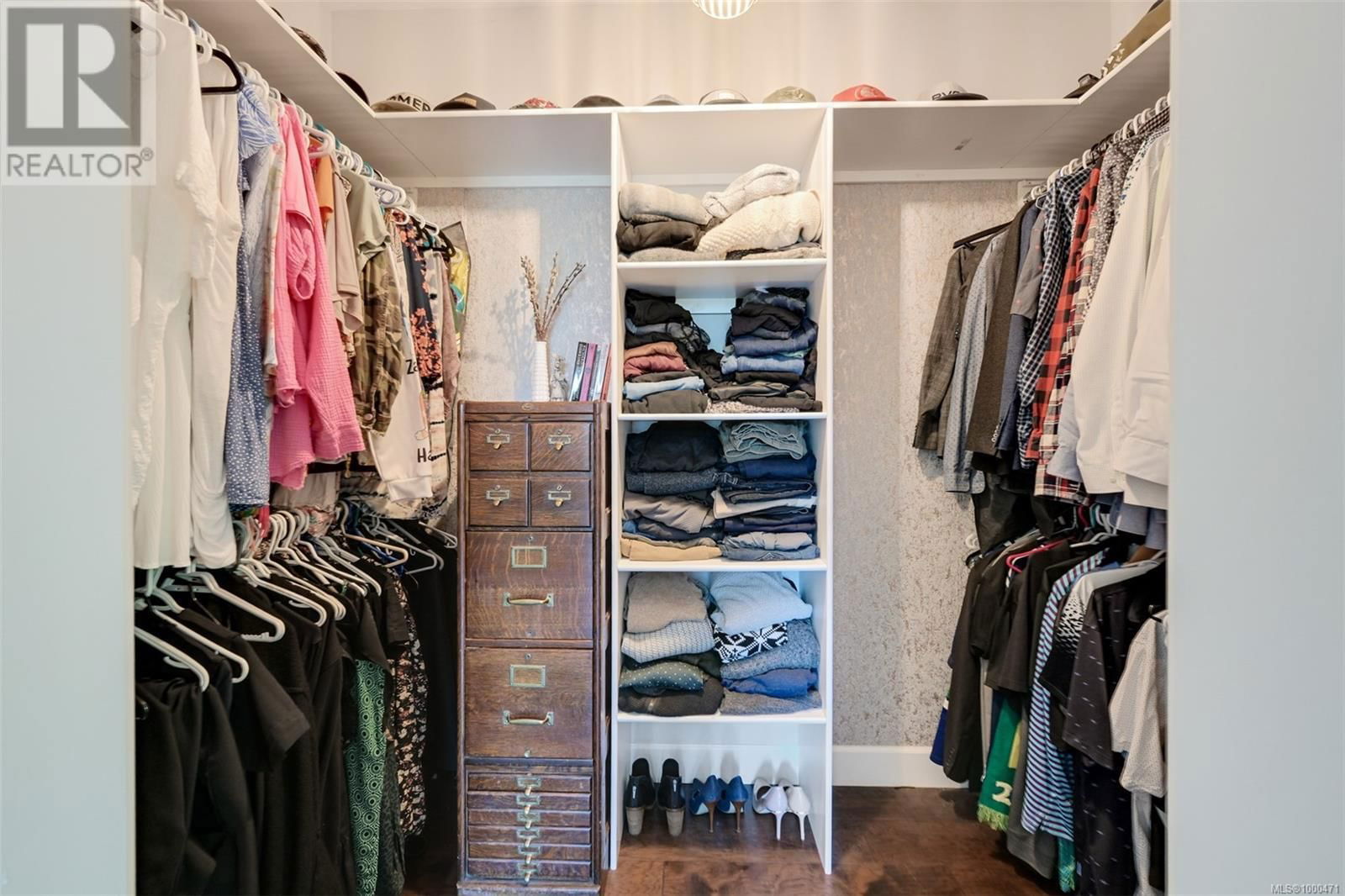 856 HAYDEN PLACE Image 24