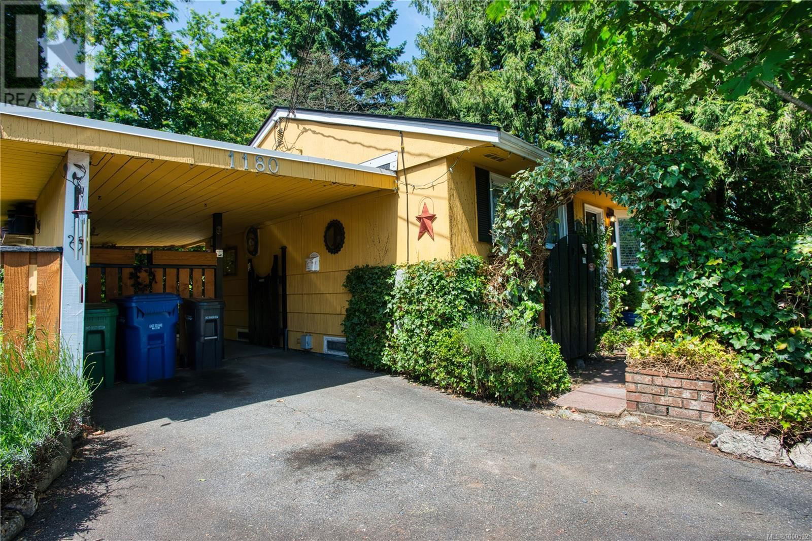 1180 MACDONALD CRESCENT Image 16