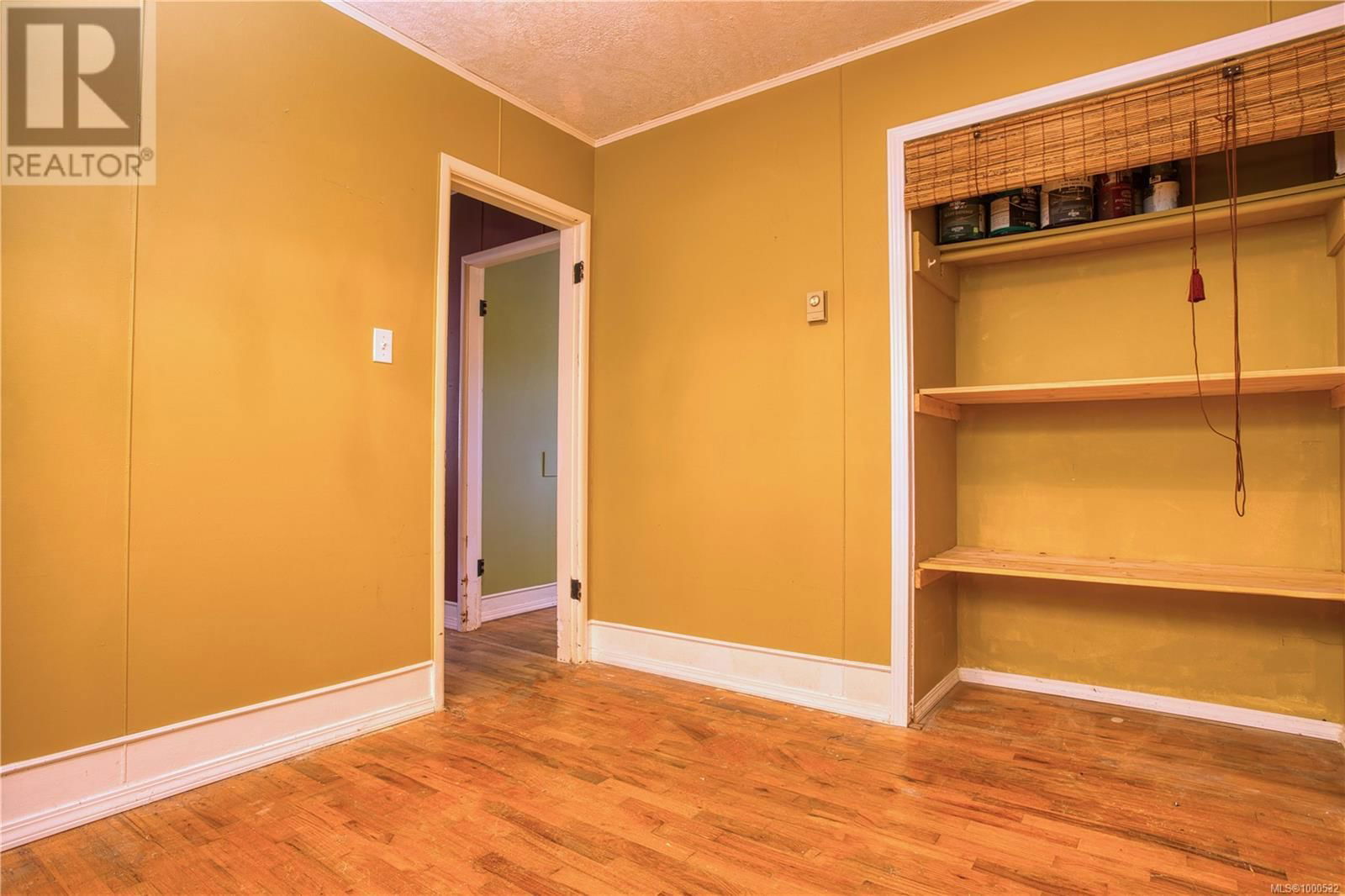 1180 MACDONALD CRESCENT Image 6