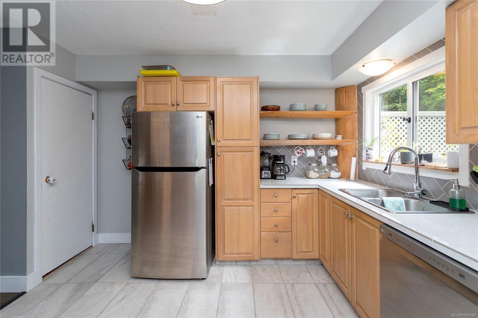 439 ATKINS AVENUE Image 20