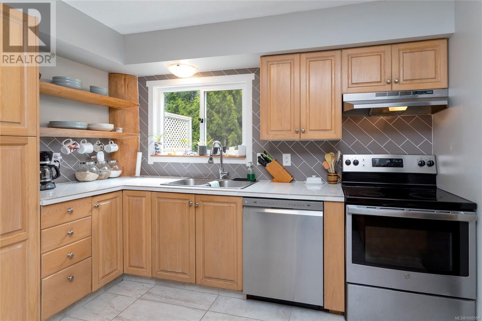 439 ATKINS AVENUE Image 21
