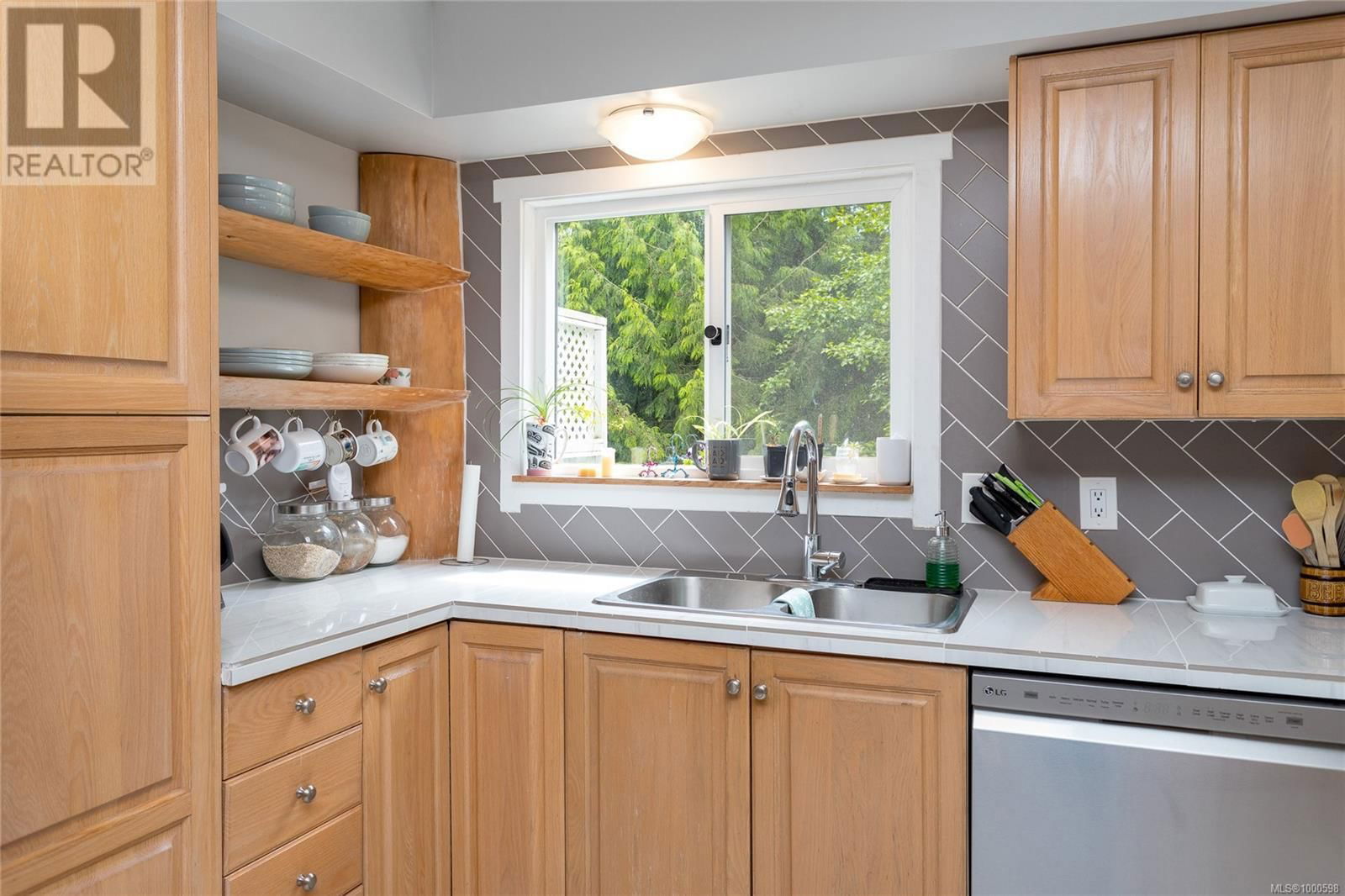439 ATKINS AVENUE Image 23