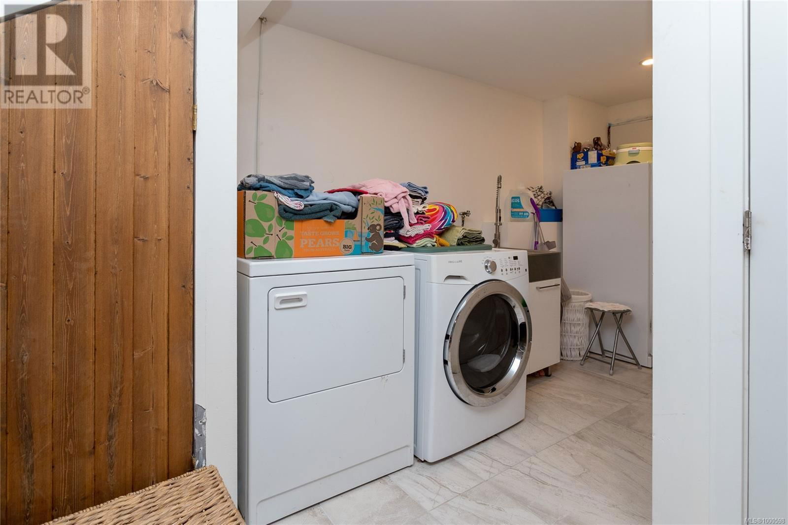 439 ATKINS AVENUE Image 32