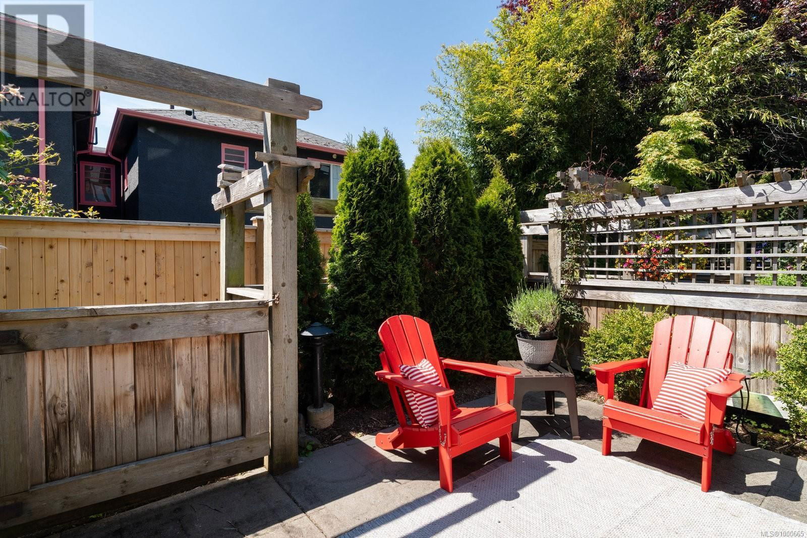 1524 YALE STREET Image 11