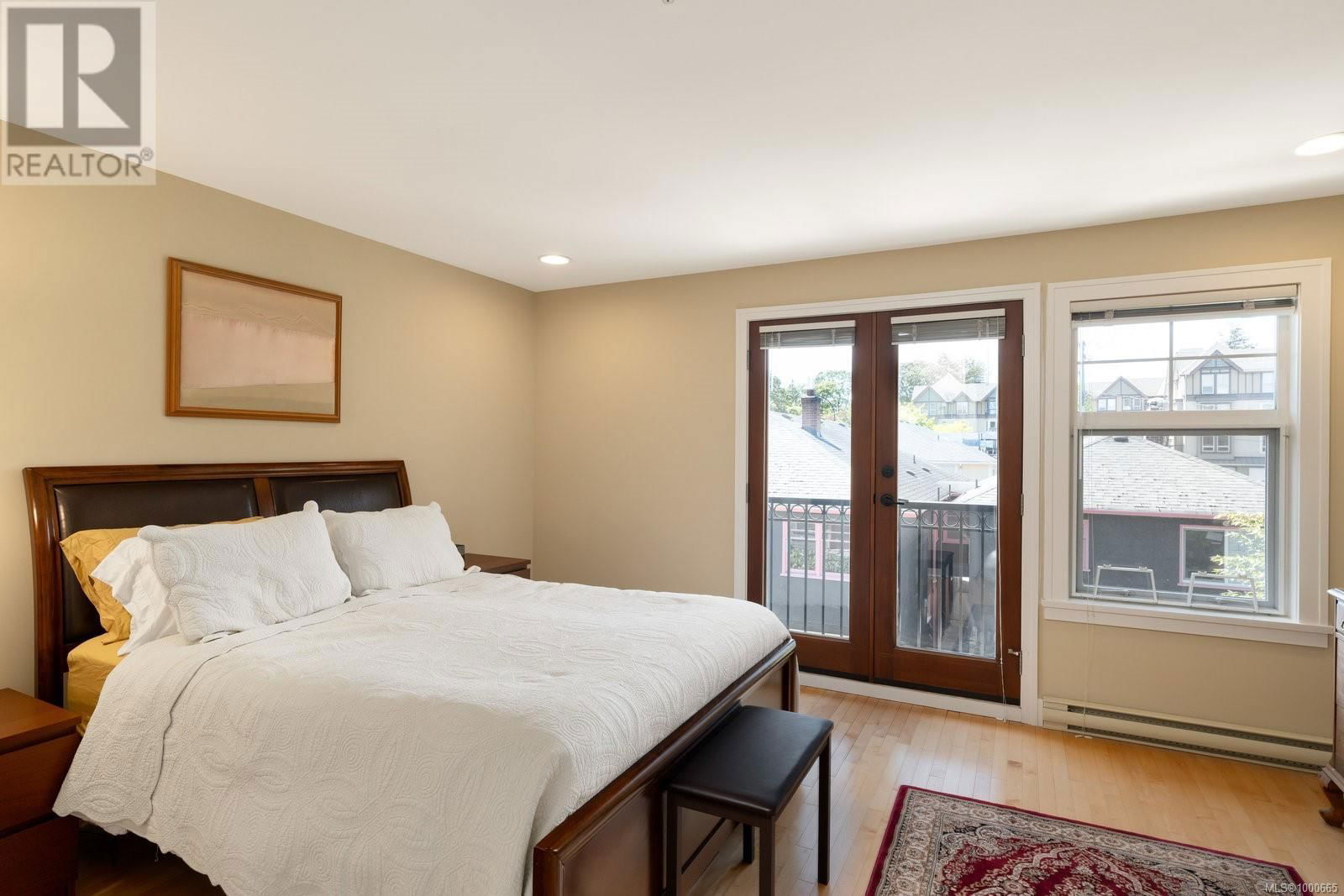 1524 YALE STREET Image 19