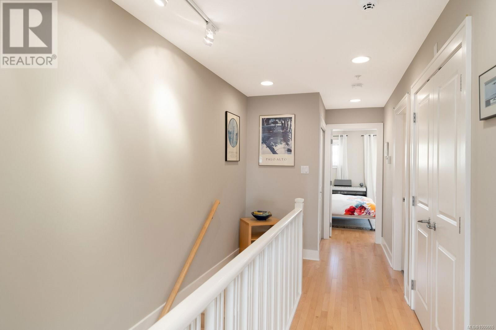 1524 YALE STREET Image 25