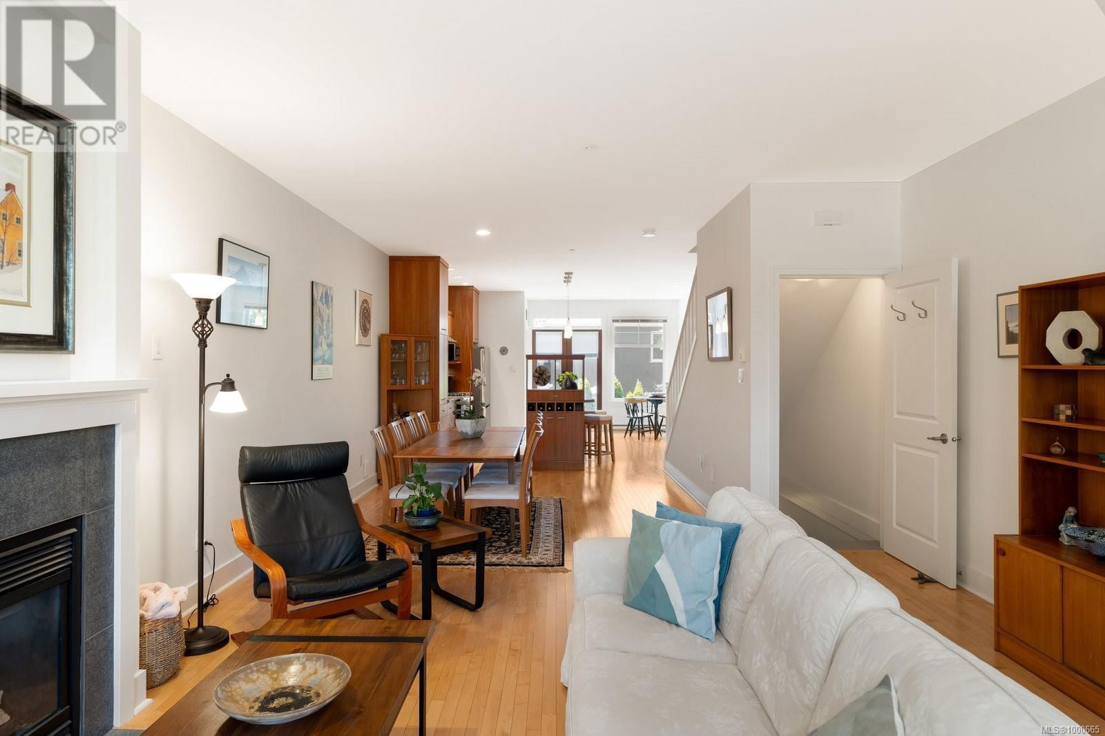 1524 YALE STREET Image 4