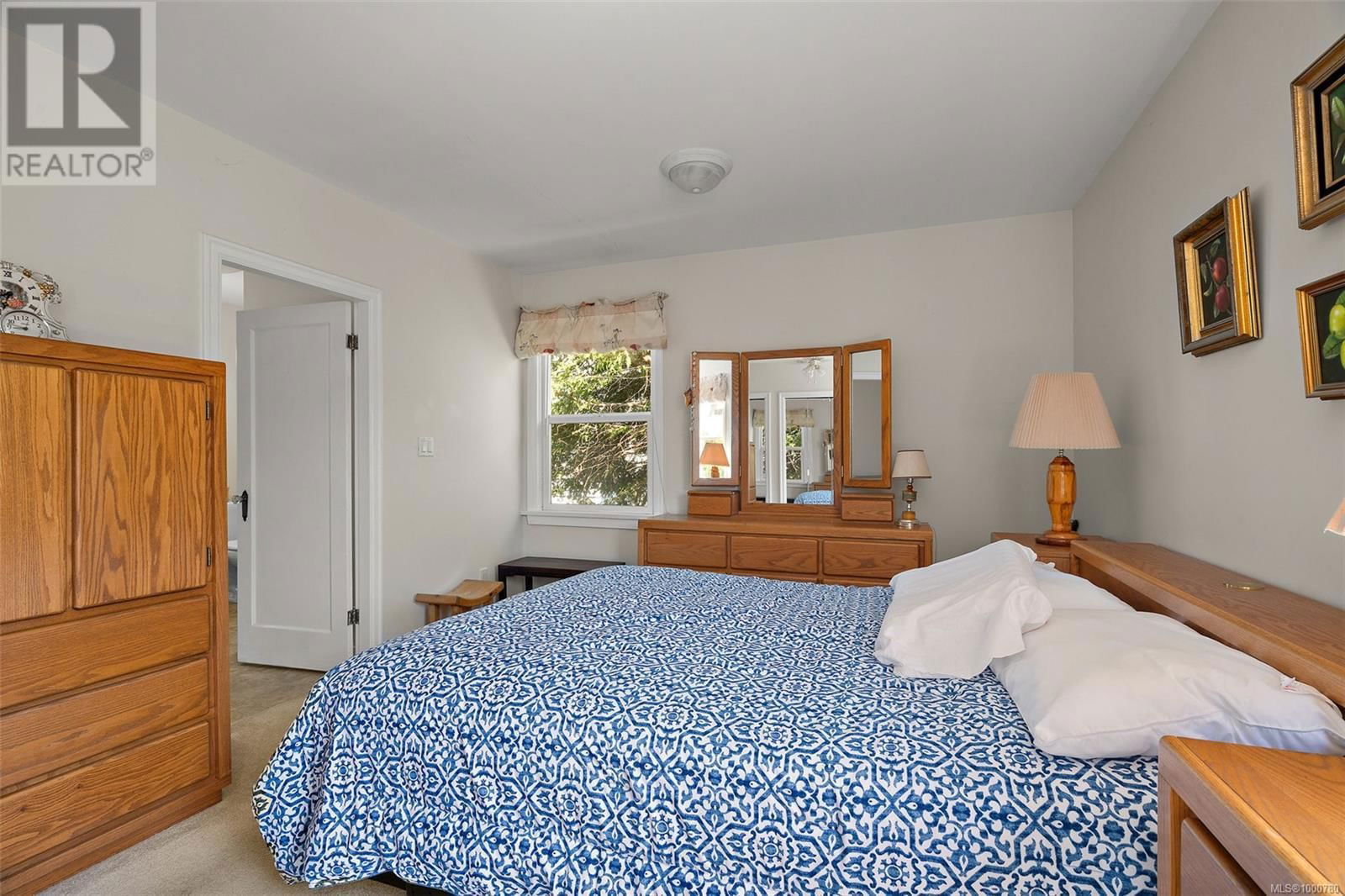 1065 BEVERLEY PLACE Image 17