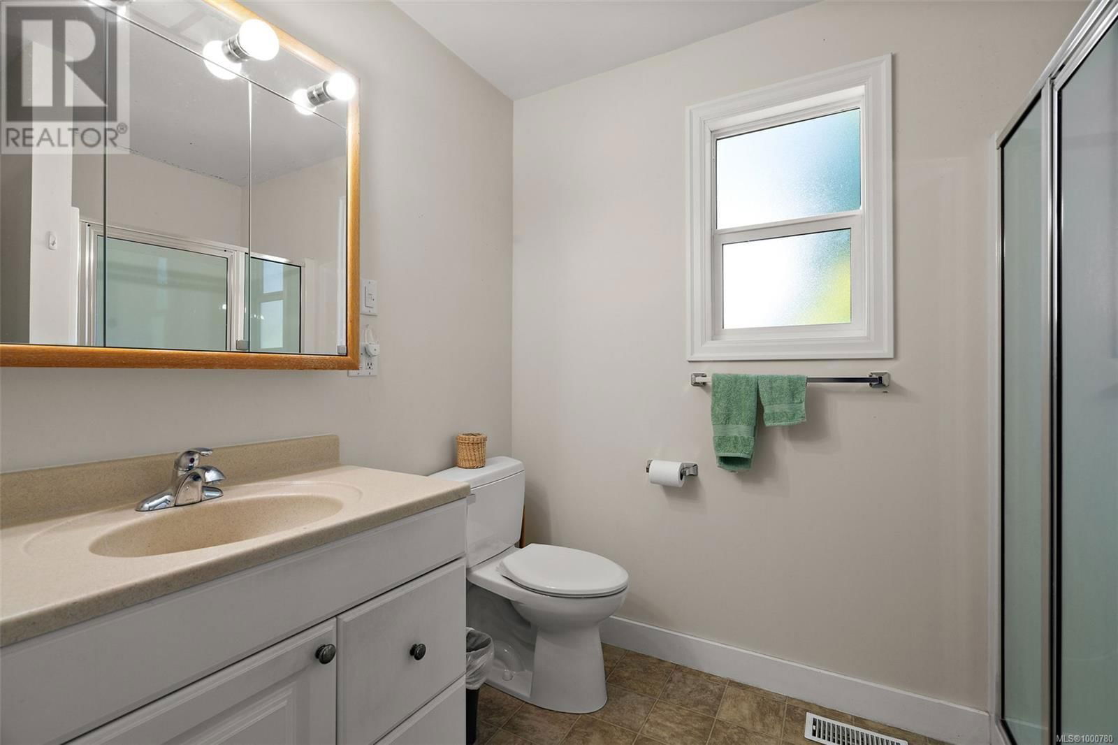 1065 BEVERLEY PLACE Image 19