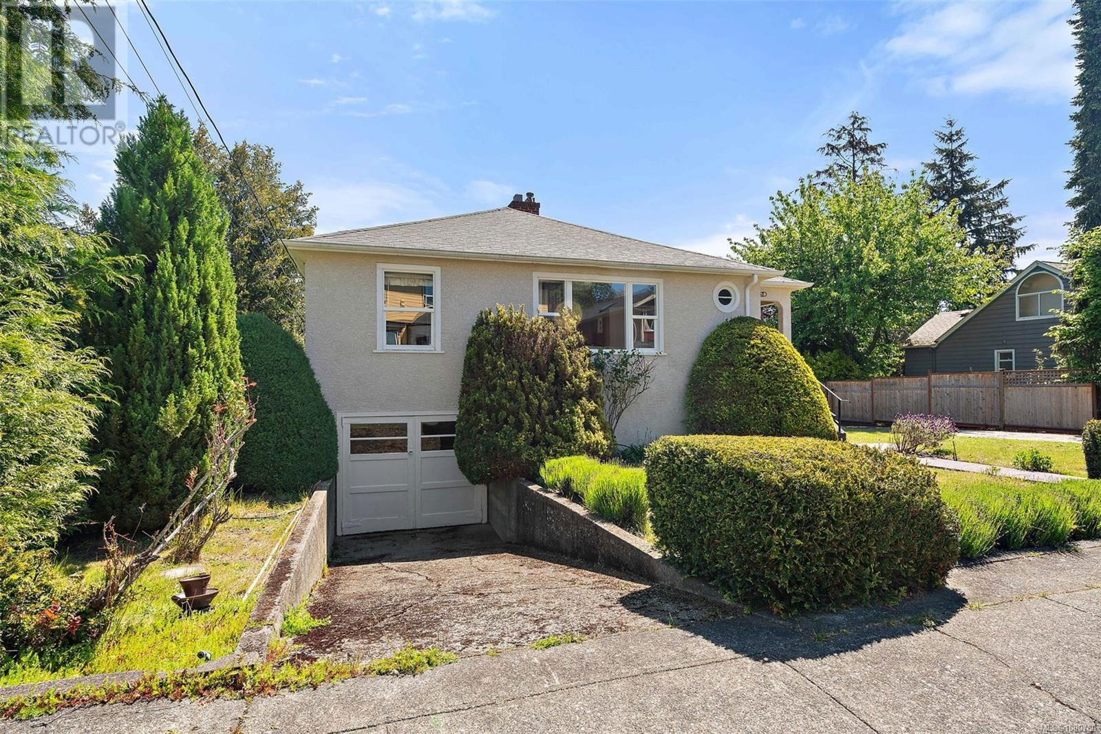 1065 BEVERLEY PLACE Image 2