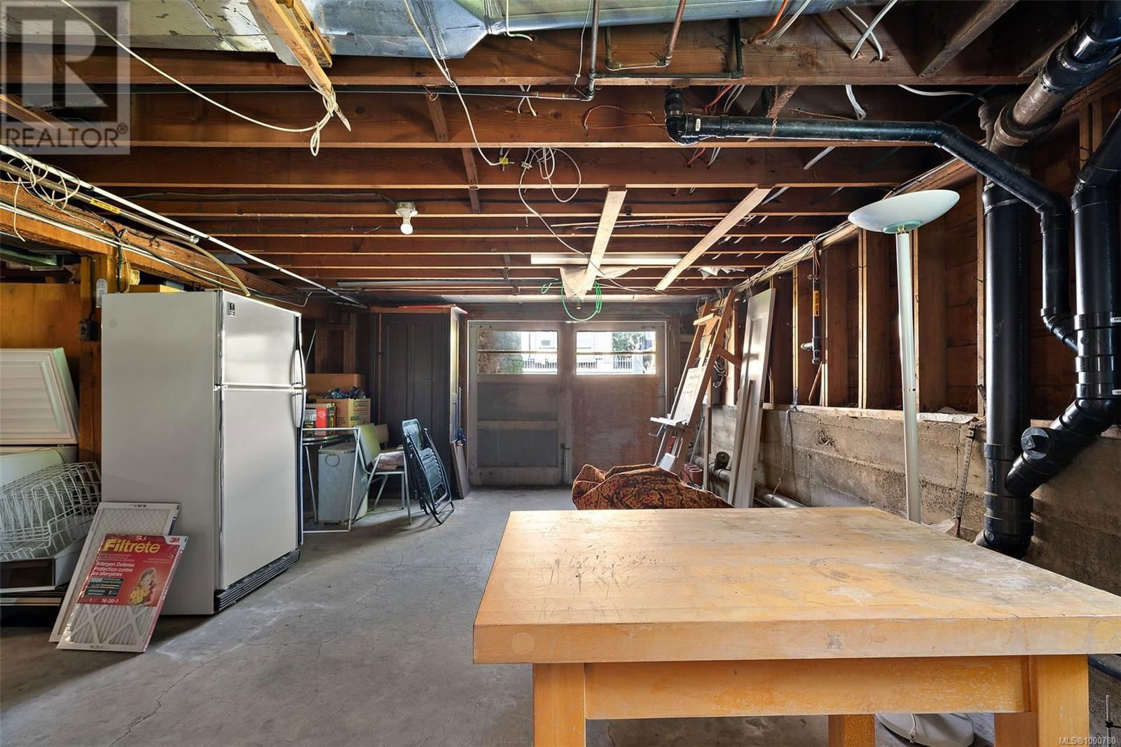 1065 BEVERLEY PLACE Image 21