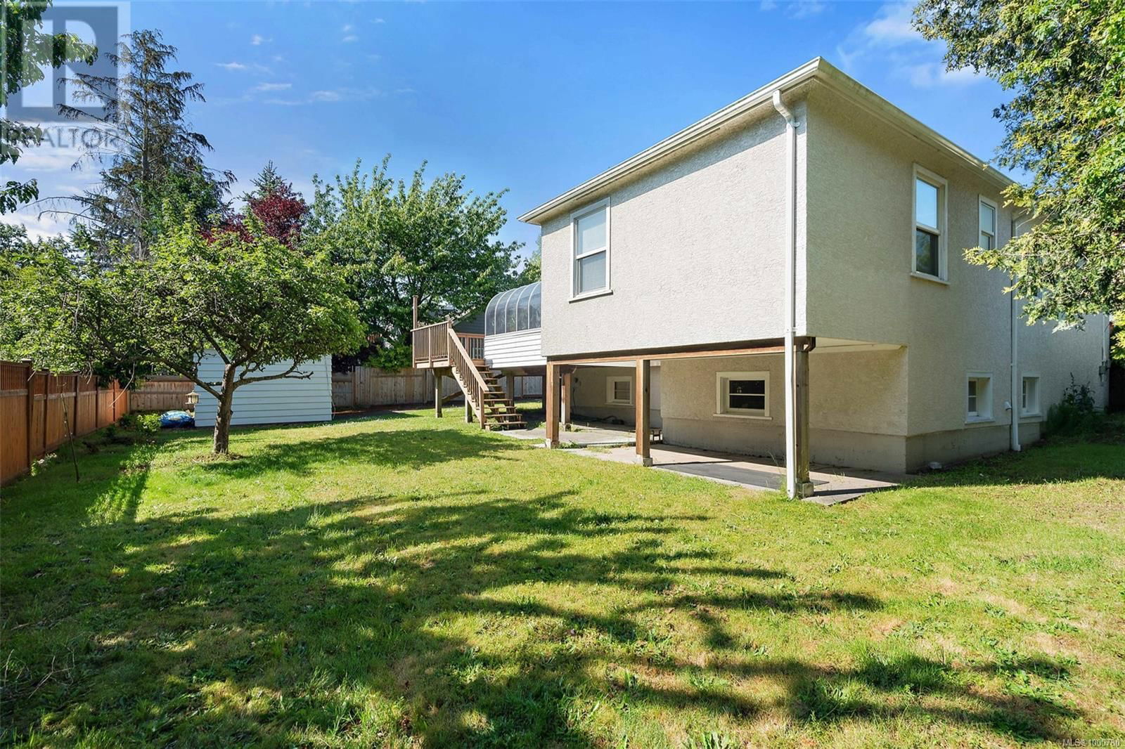 1065 BEVERLEY PLACE Image 22