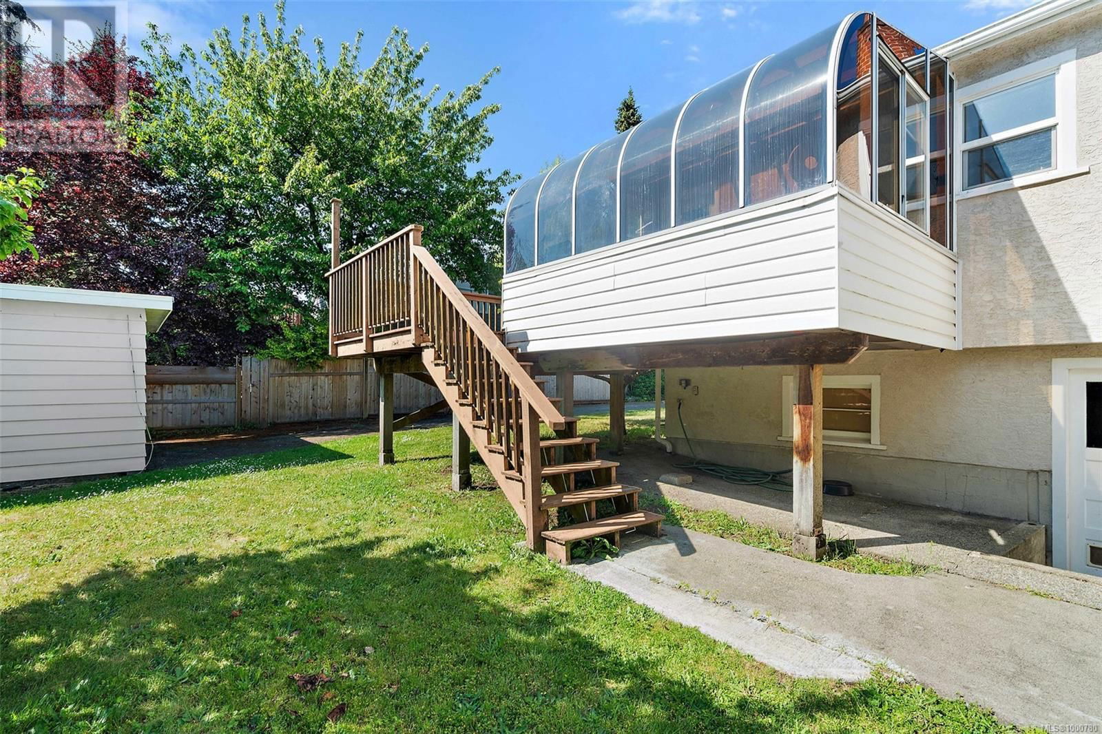 1065 BEVERLEY PLACE Image 23