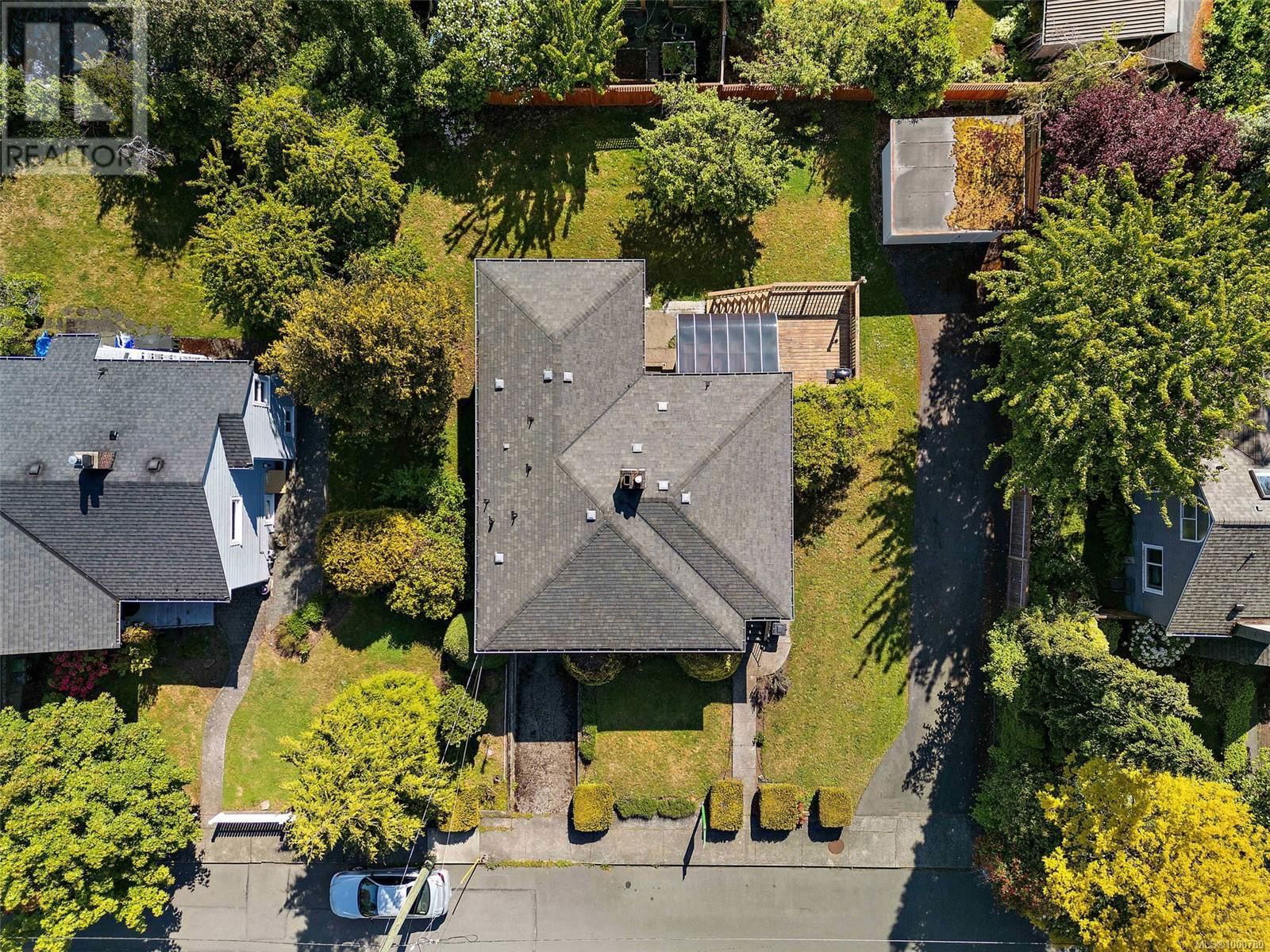 1065 BEVERLEY PLACE Image 4