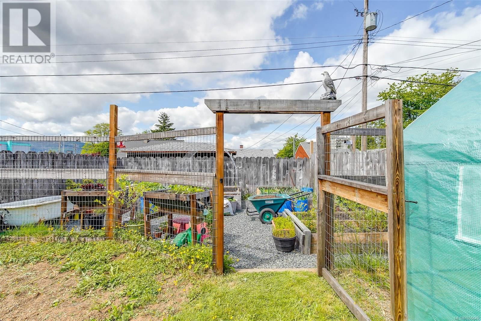 3836 14TH AVENUE Image 24
