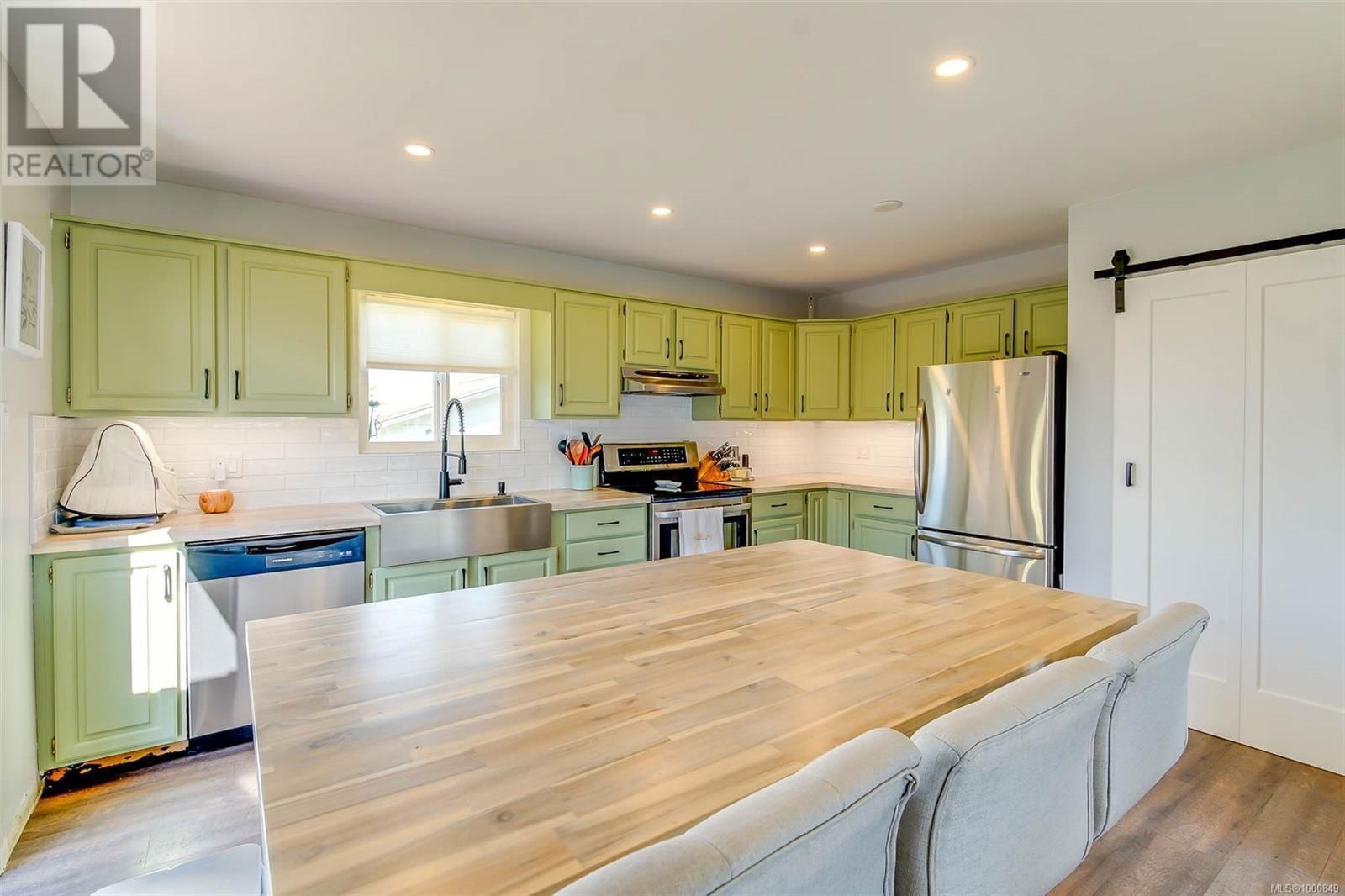 3836 14TH AVENUE Image 3