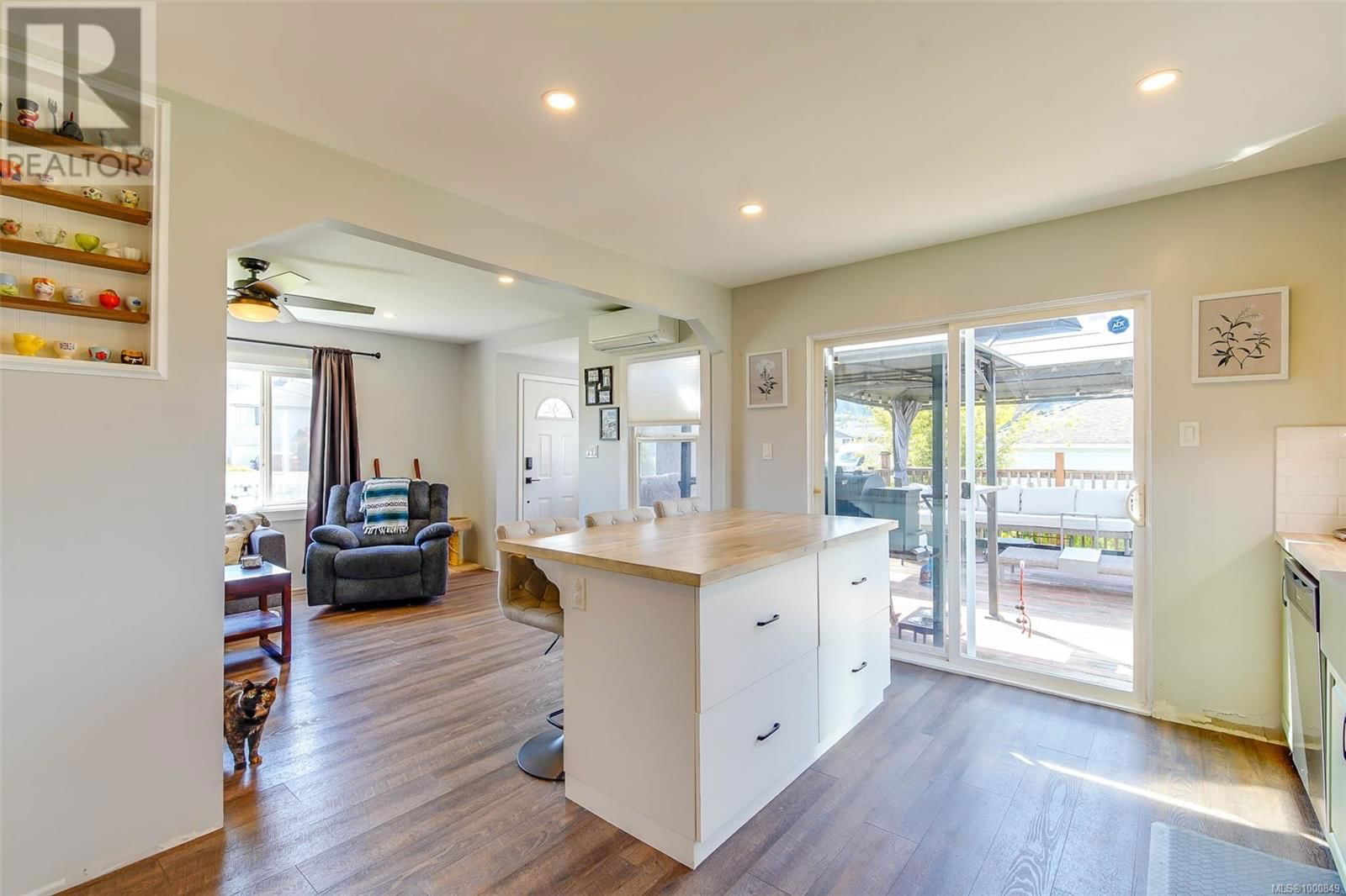 3836 14TH AVENUE Image 5