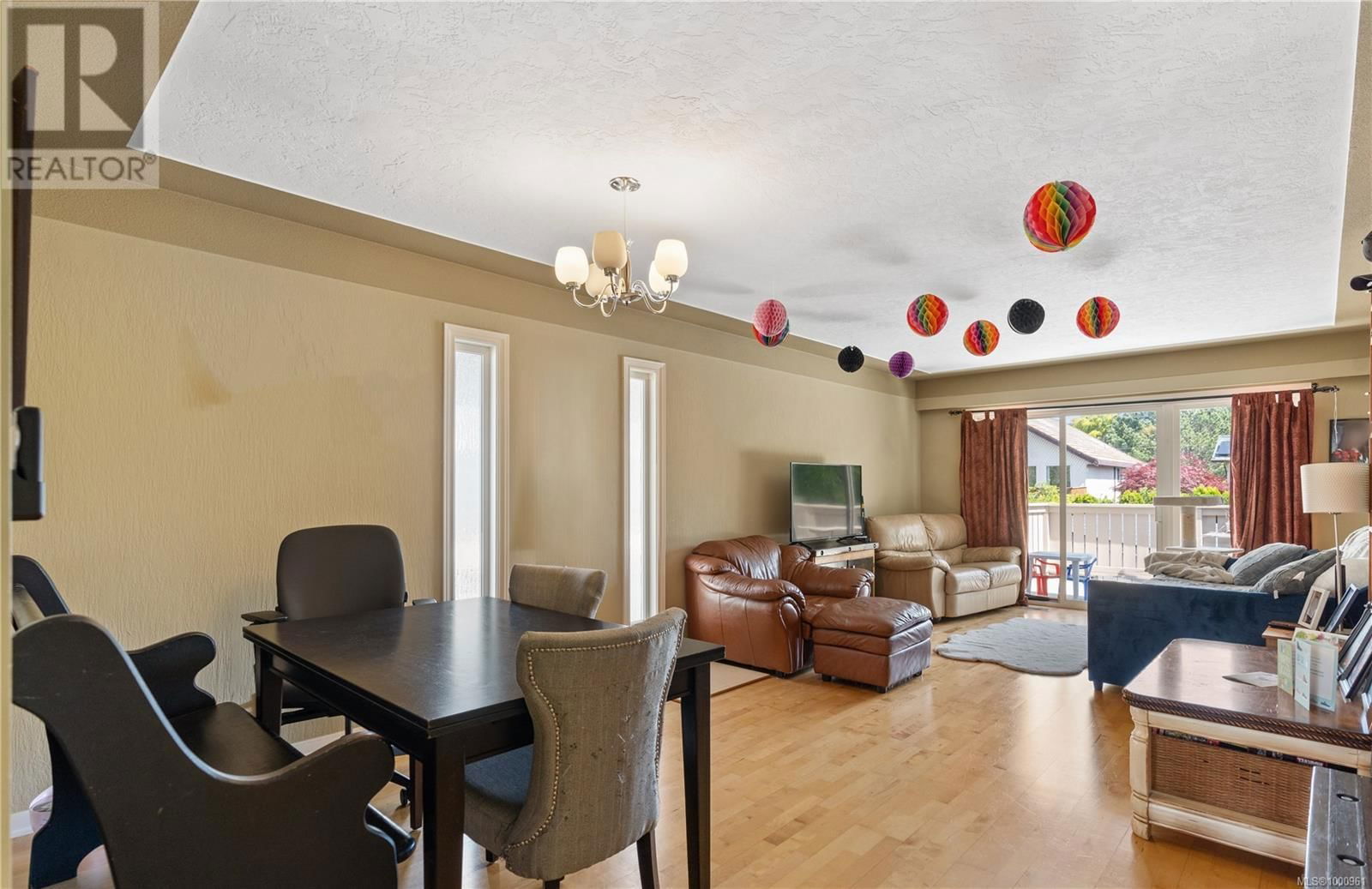 1576 PRAIRIE STREET Image 7