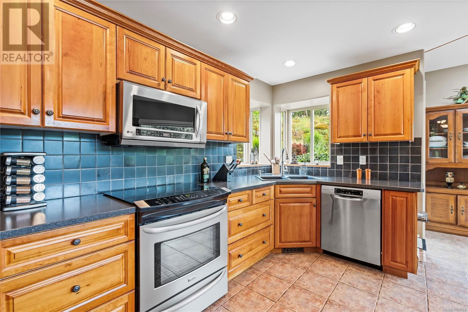 3380 REDDEN ROAD Image 10