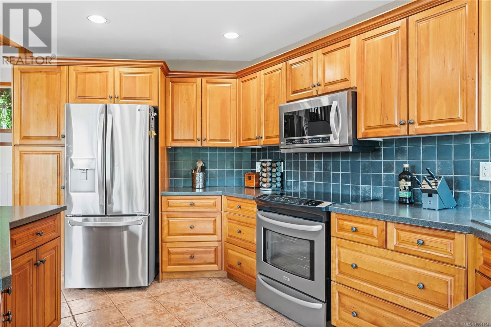 3380 REDDEN ROAD Image 25