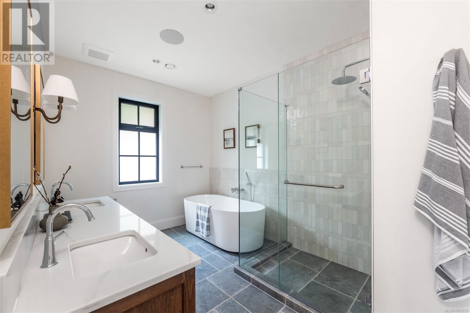 2189 BEAVERBROOKE STREET Image 27