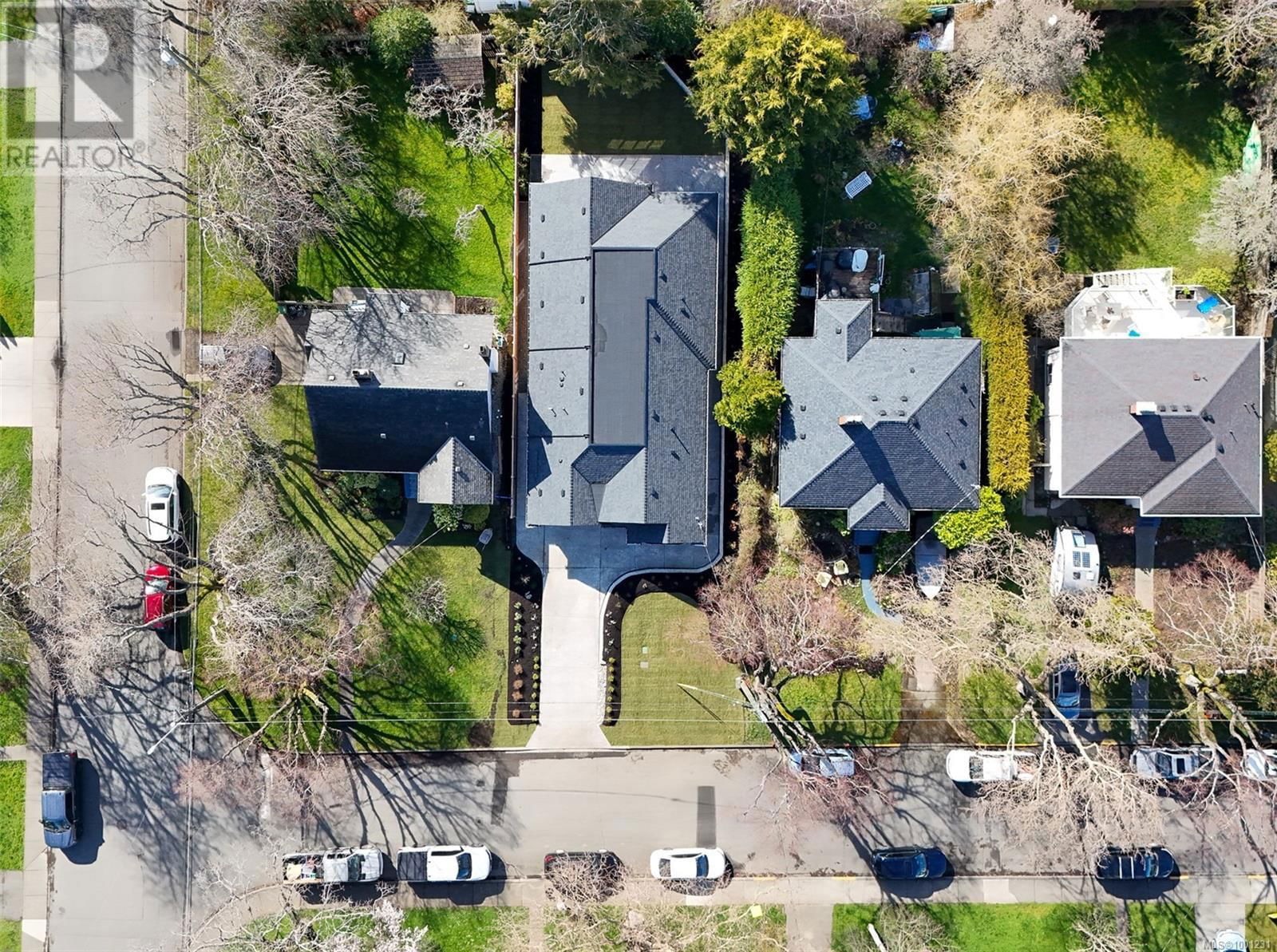 2189 BEAVERBROOKE STREET Image 61