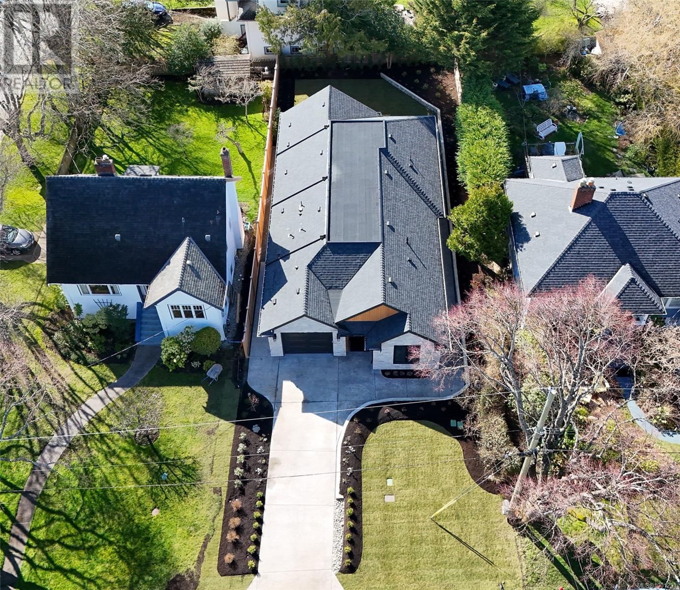 2189 BEAVERBROOKE STREET Image 62