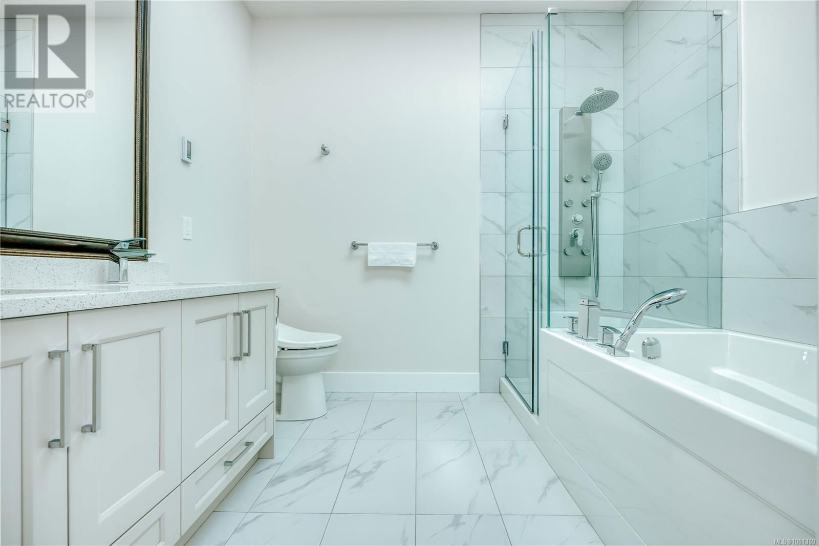 138 ROYAL PACIFIC WAY Image 15