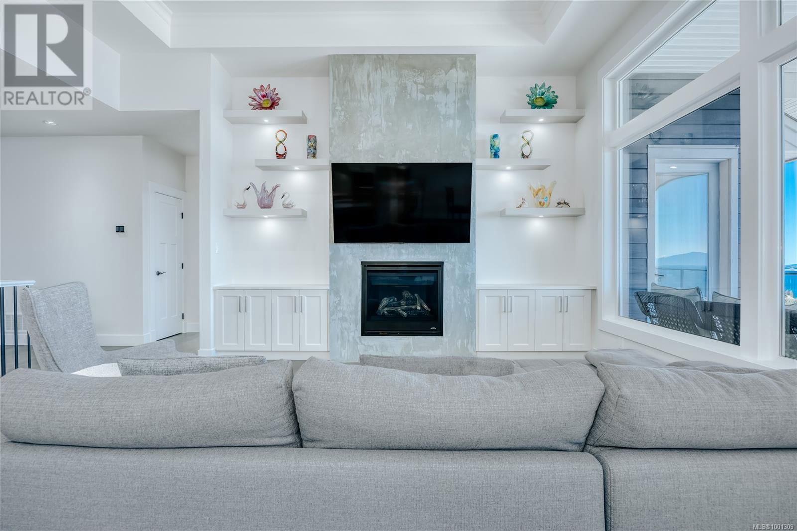 138 ROYAL PACIFIC WAY Image 35