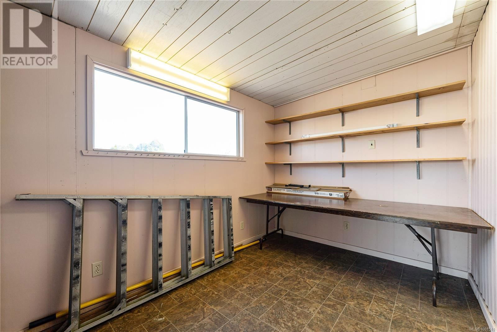 51 - 6325 METRAL DRIVE Image 17