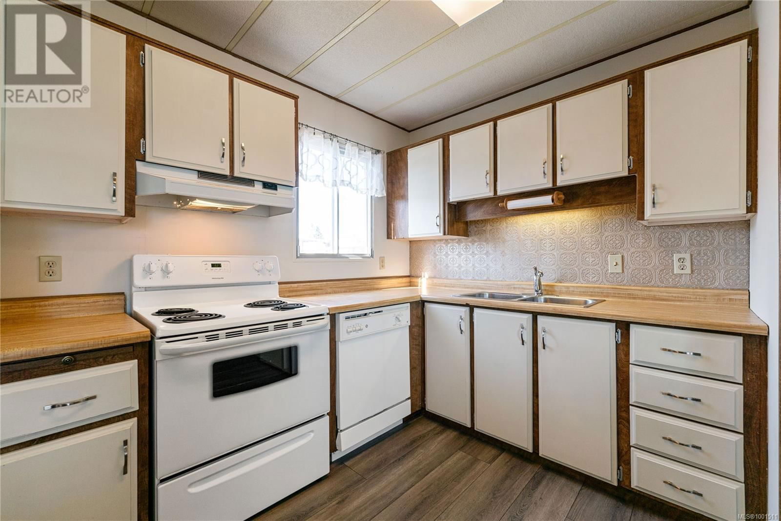 51 - 6325 METRAL DRIVE Image 3