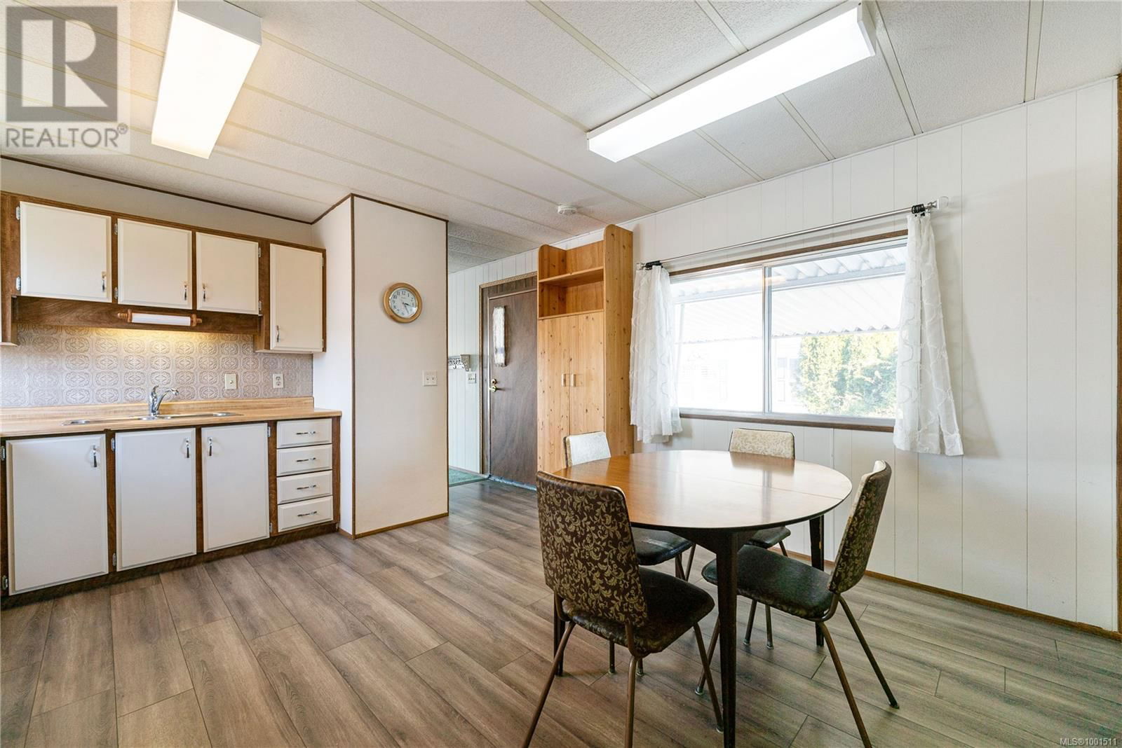 51 - 6325 METRAL DRIVE Image 5