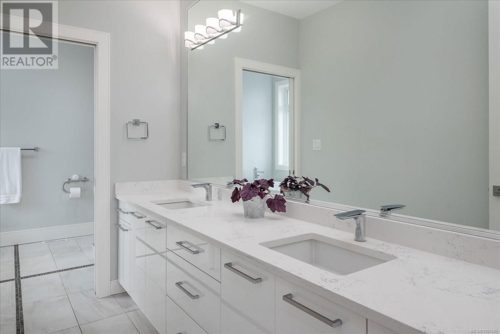 4696 LAGUNA WAY Image 22