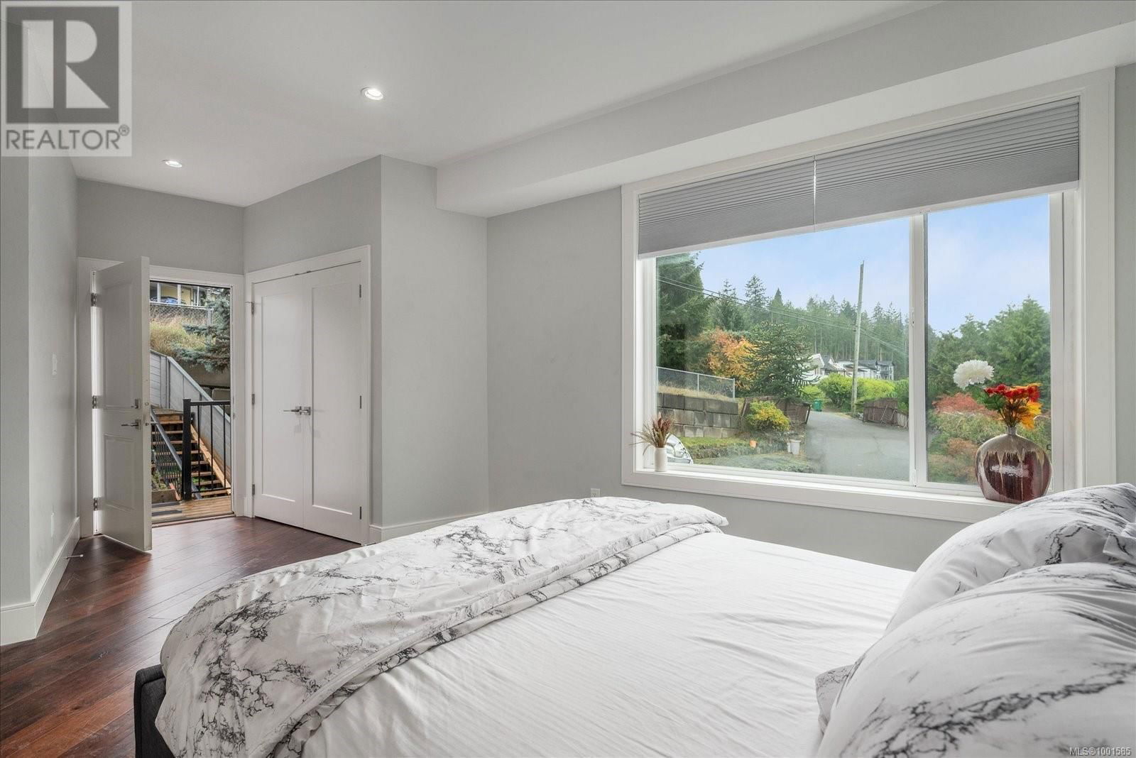 4696 LAGUNA WAY Image 32
