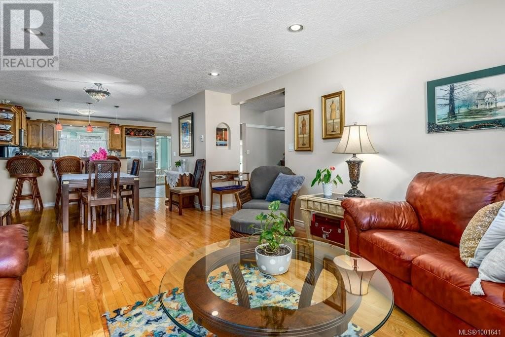 1665 CHESTER PLACE Image 10