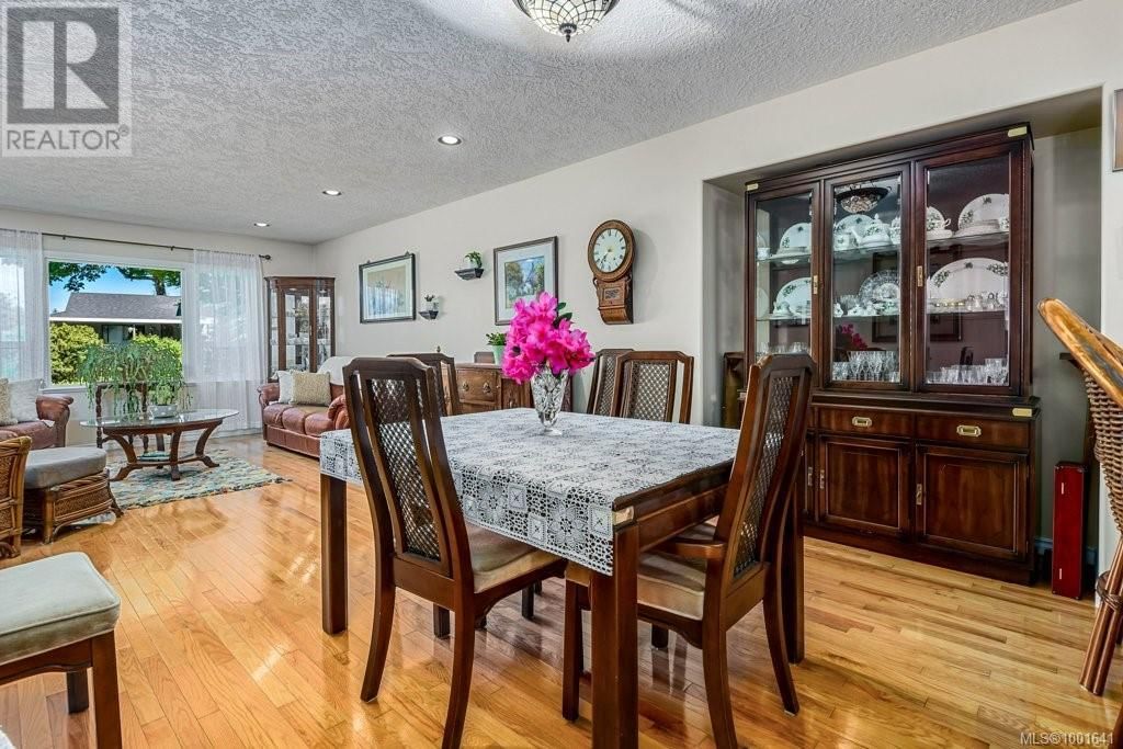 1665 CHESTER PLACE Image 12