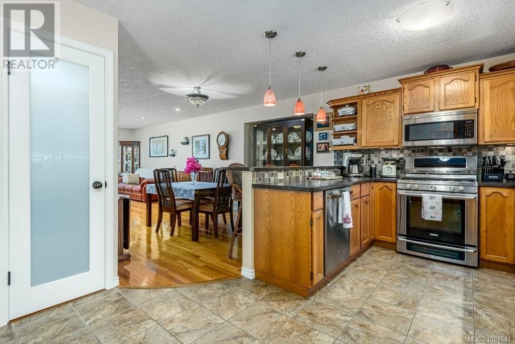 1665 CHESTER PLACE Image 14