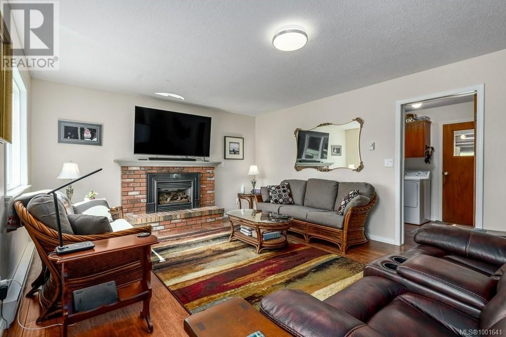 1665 CHESTER PLACE Image 17